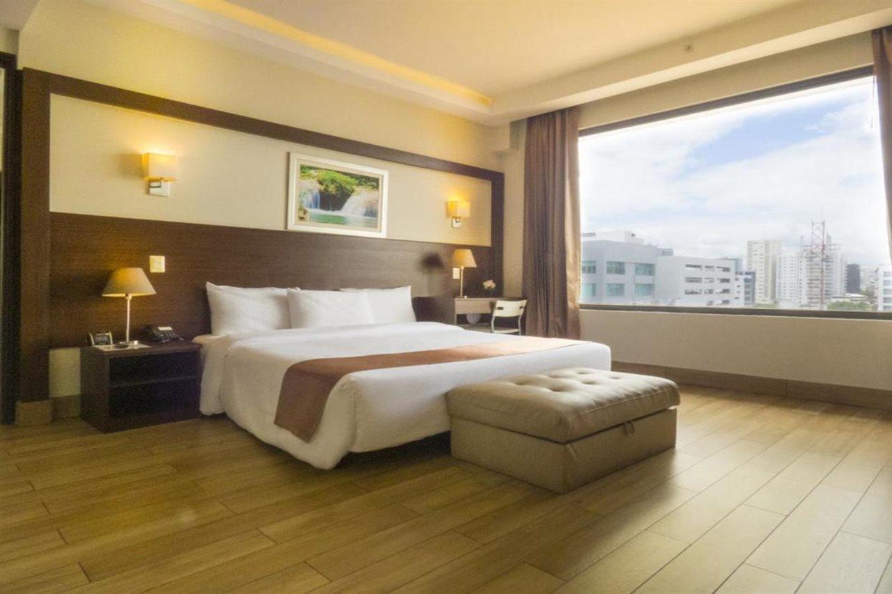 Weston Suites Hotel Santo Domingo Esterno foto
