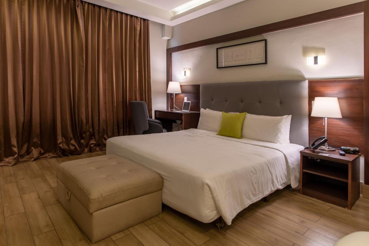 Weston Suites Hotel Santo Domingo Esterno foto