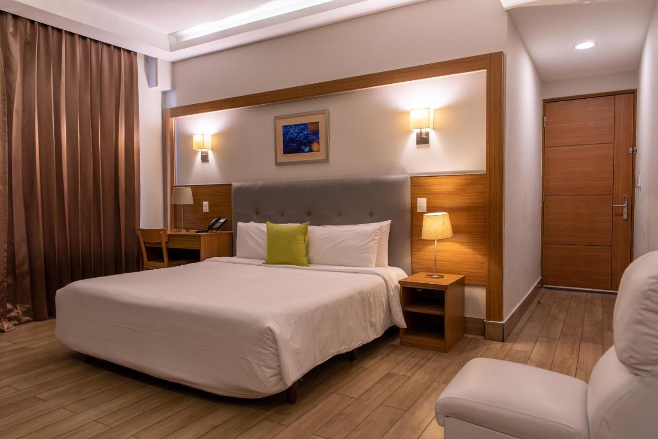 Weston Suites Hotel Santo Domingo Esterno foto