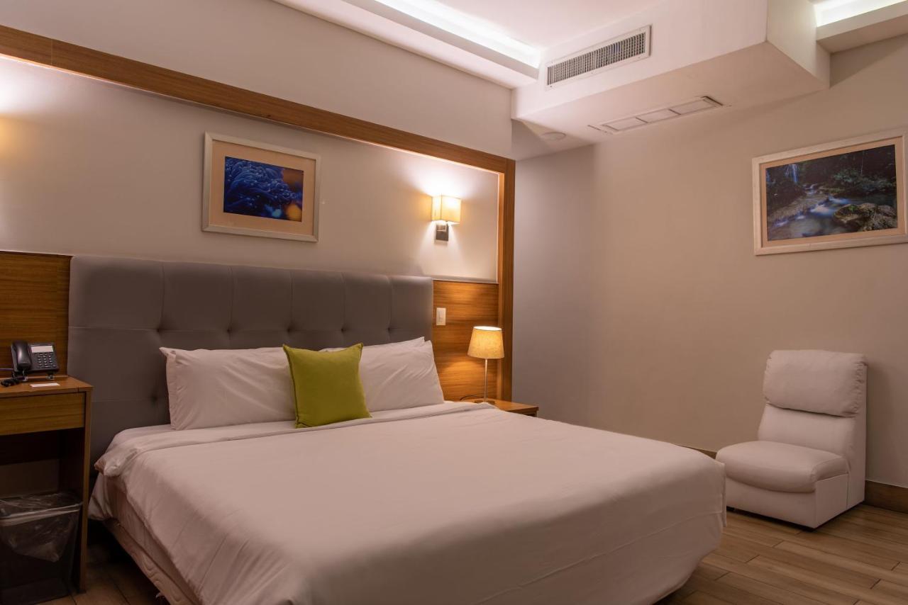 Weston Suites Hotel Santo Domingo Esterno foto