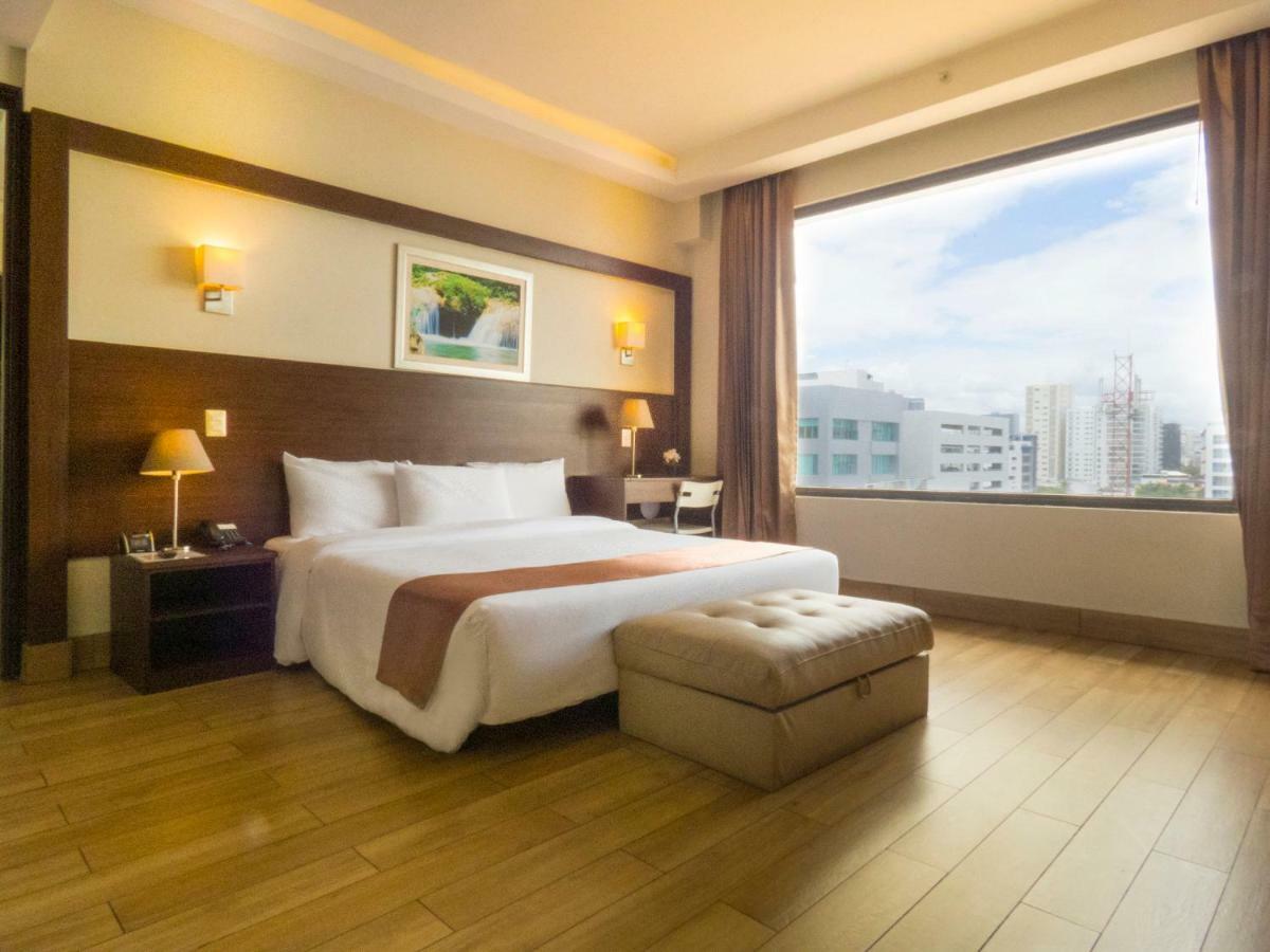 Weston Suites Hotel Santo Domingo Esterno foto